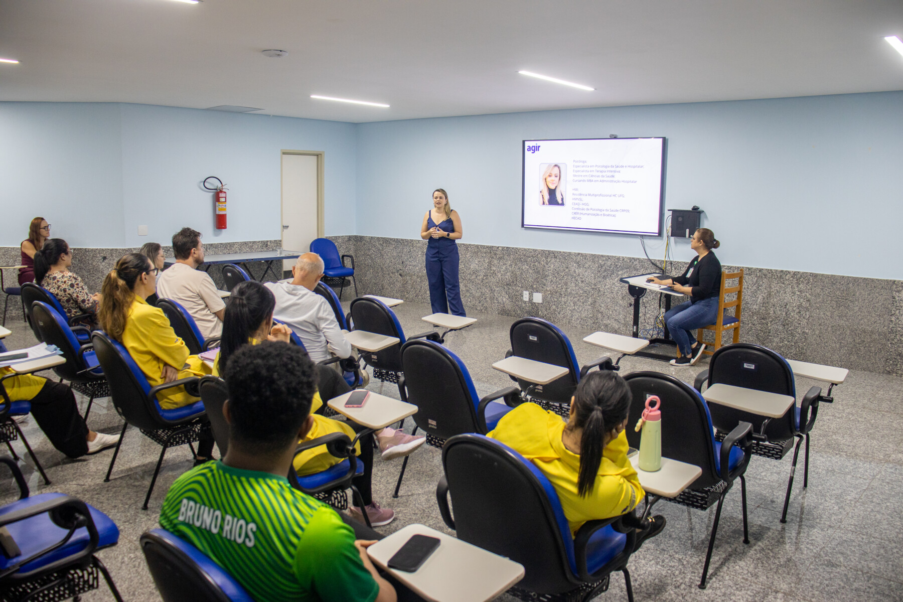 A formação contou com a participação de profissionais de diversas áreas de atenção ao paciente (Foto Klysman Prado).jpg